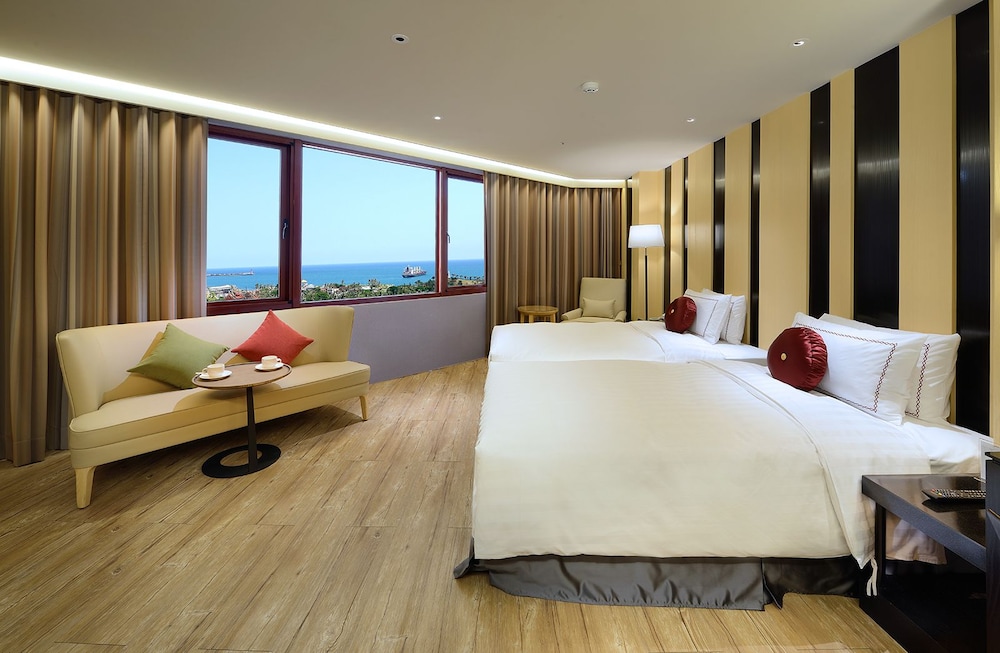 Shiny Ocean Hotel 19/52