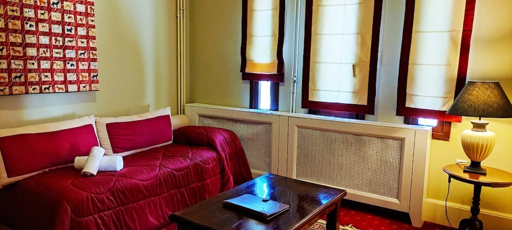 Country Club Hotel & Suites 41/75