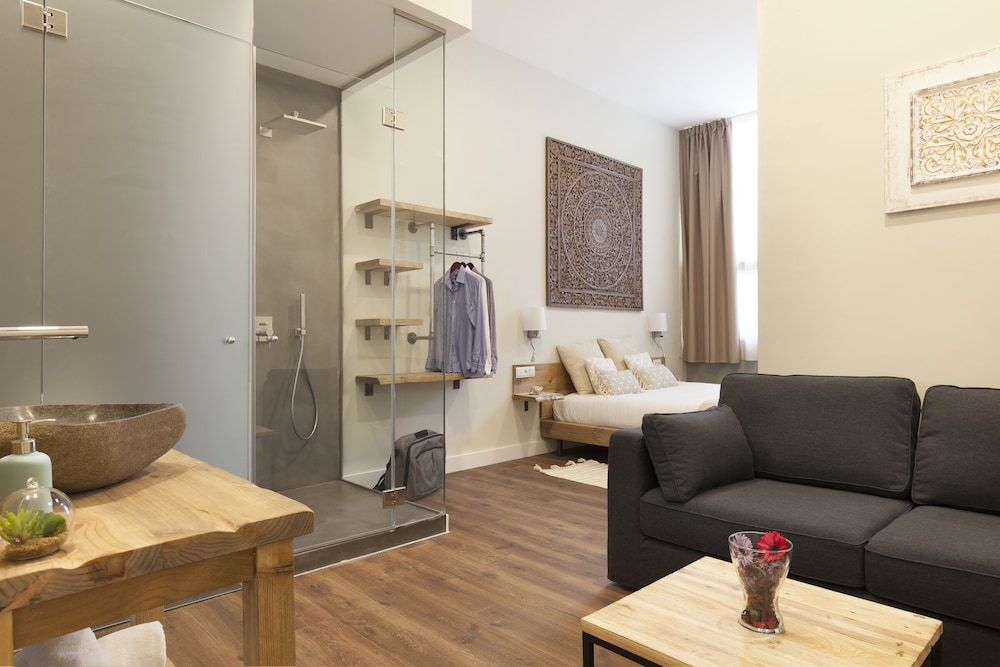 HOTEL RADHA 22/39