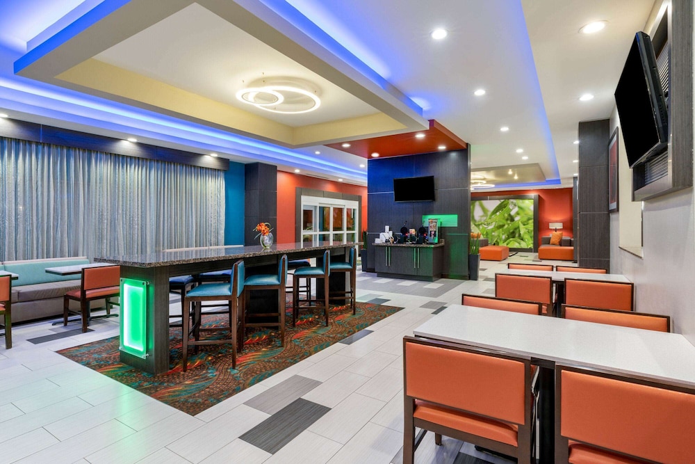 La Quinta Inn & Suites by Wyndham Muskogee 27/37