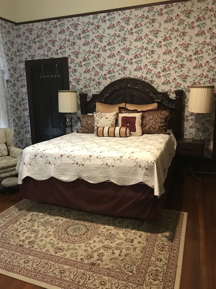 Grand Gables Inn Bed & Breakfast 19/38