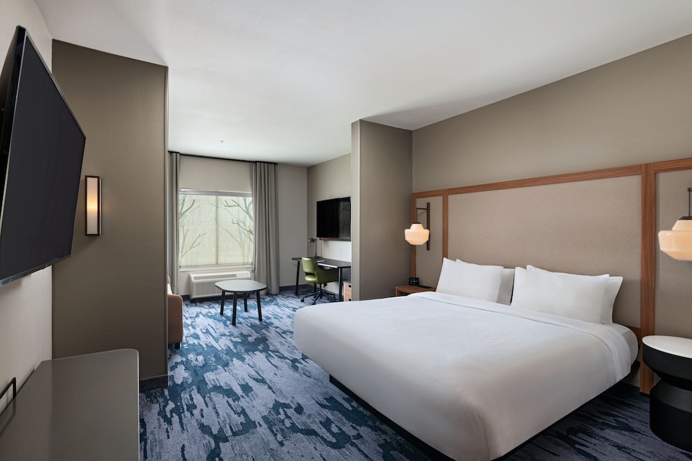 Suite, King Bed, Sofa