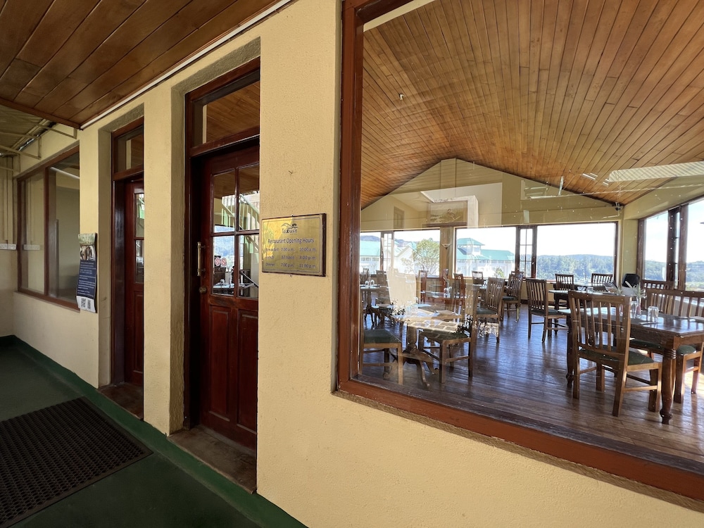 Tea Bush Hotel 51/71