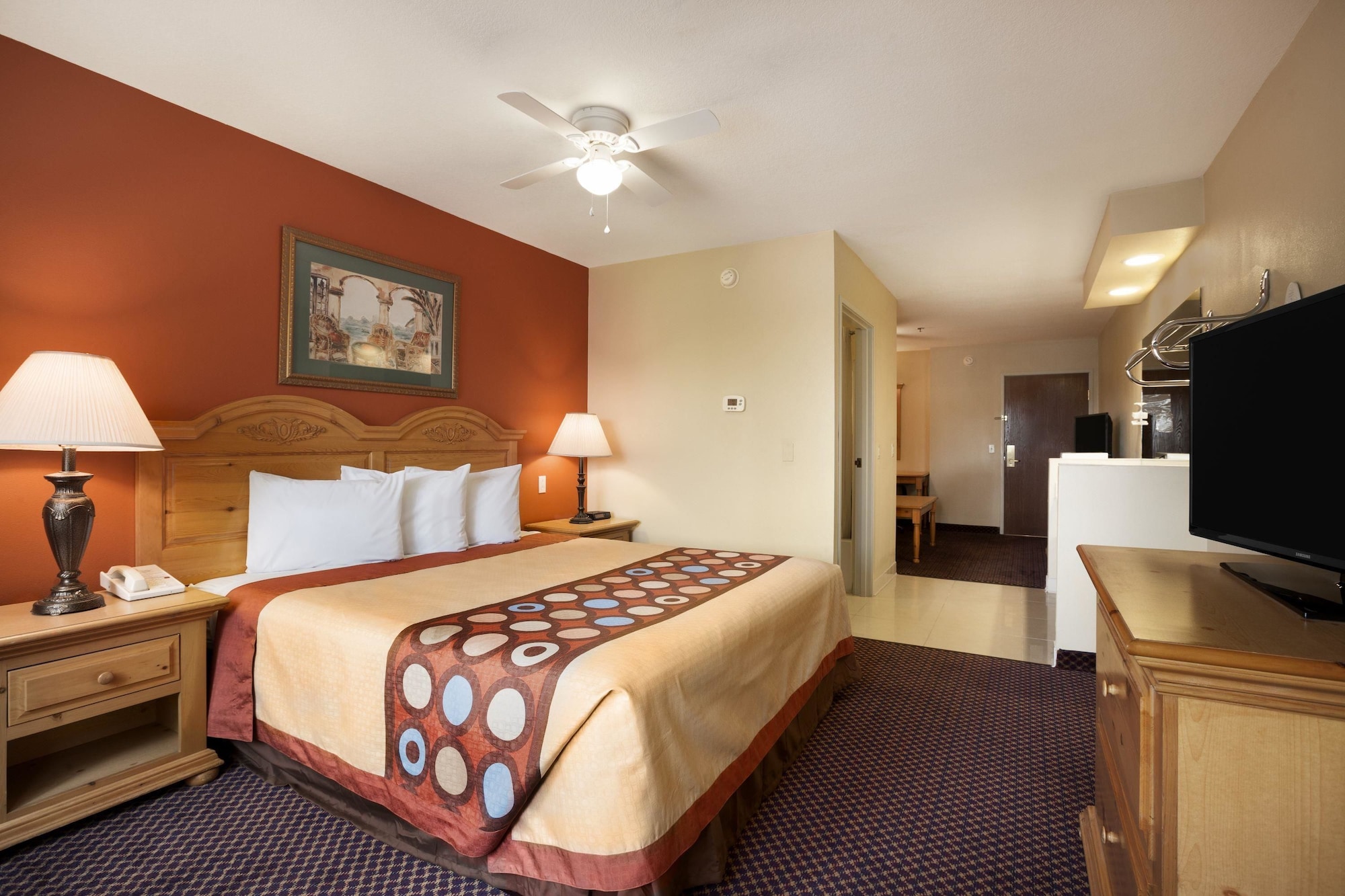 ROOM, KING BED
