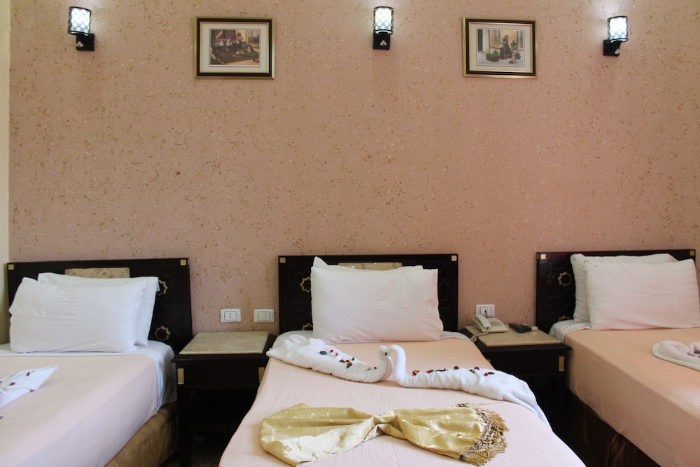 ROOM, TRIPLE