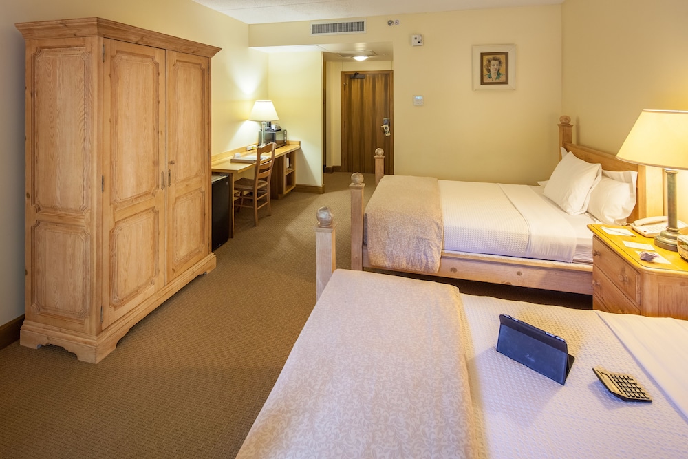 New Harmony Inn Resort & Conference Center 11/49