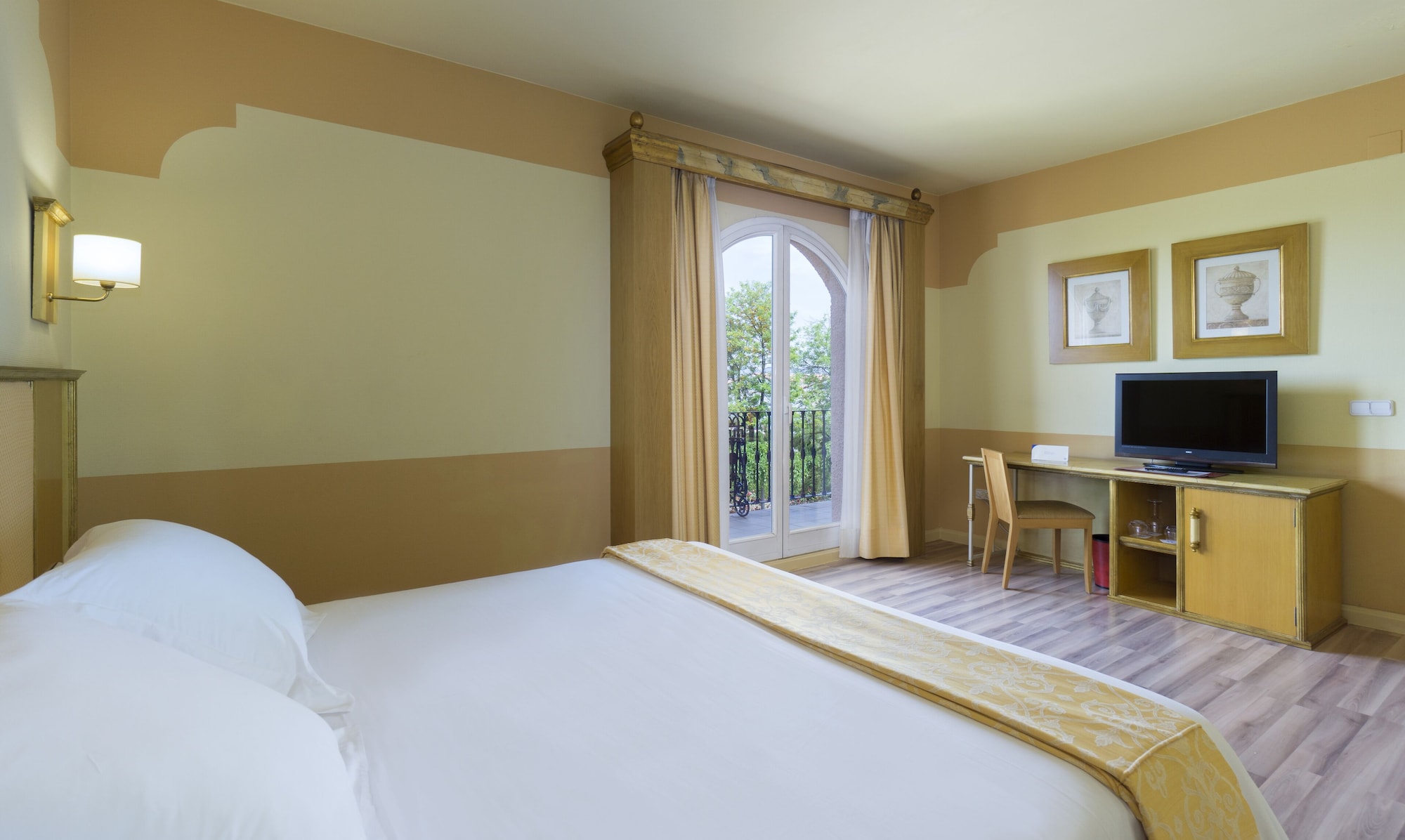Classic, Twin Beds, Terrace