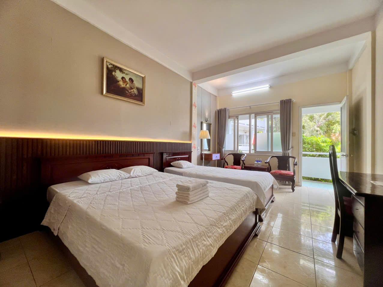 غرفة ثلاثية، Lam Son Hotel 5/5