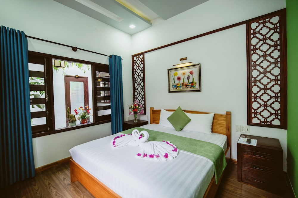 ROOM, DOUBLE BED
