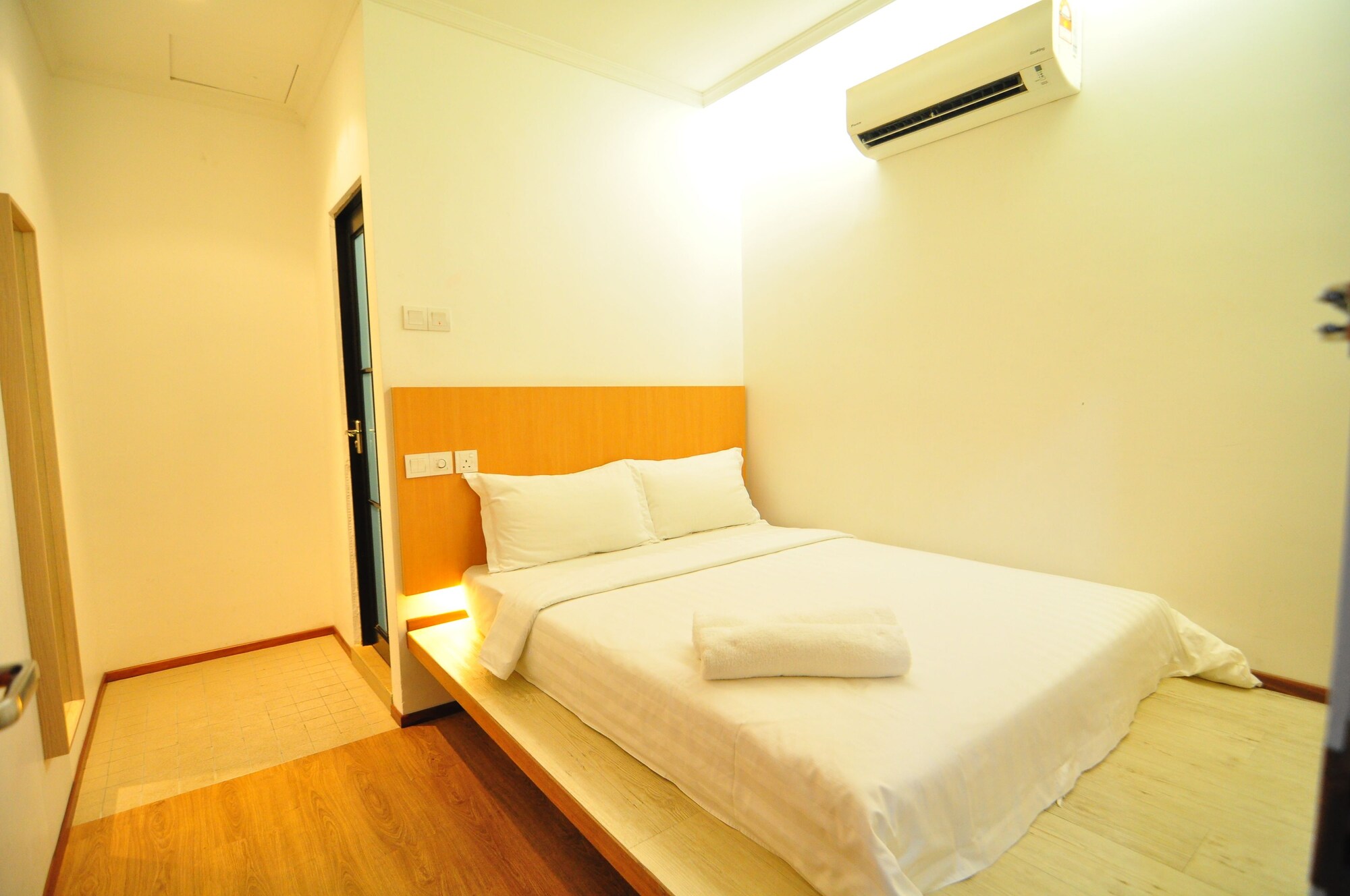 DELUXE, QUEEN BED
