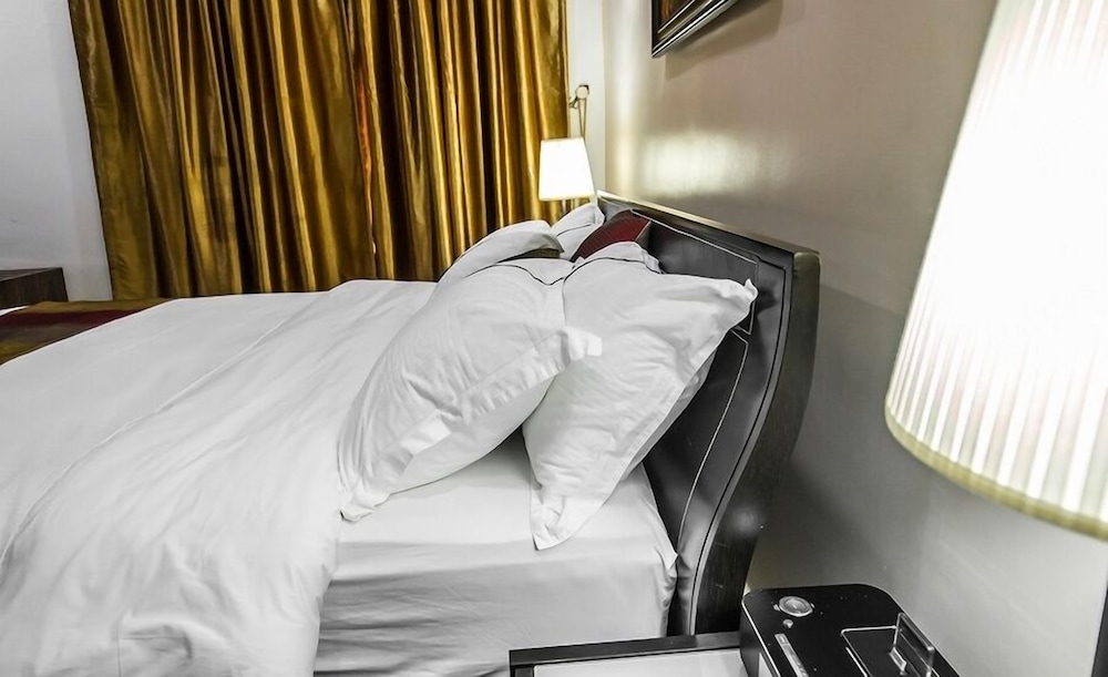 Grand Hyatt Hotels 22/50