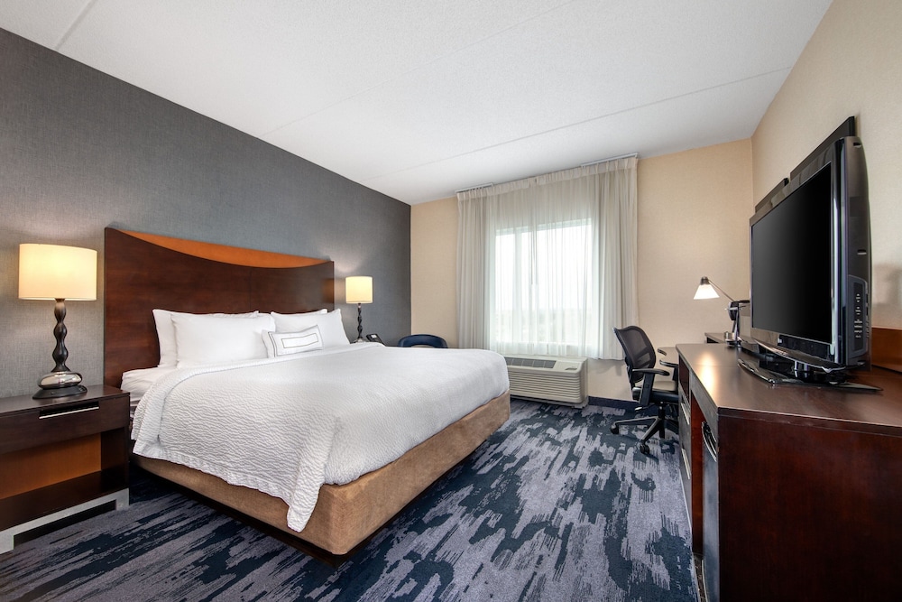 Fairfield Inn And Suites Toronto Mississauga 8/28