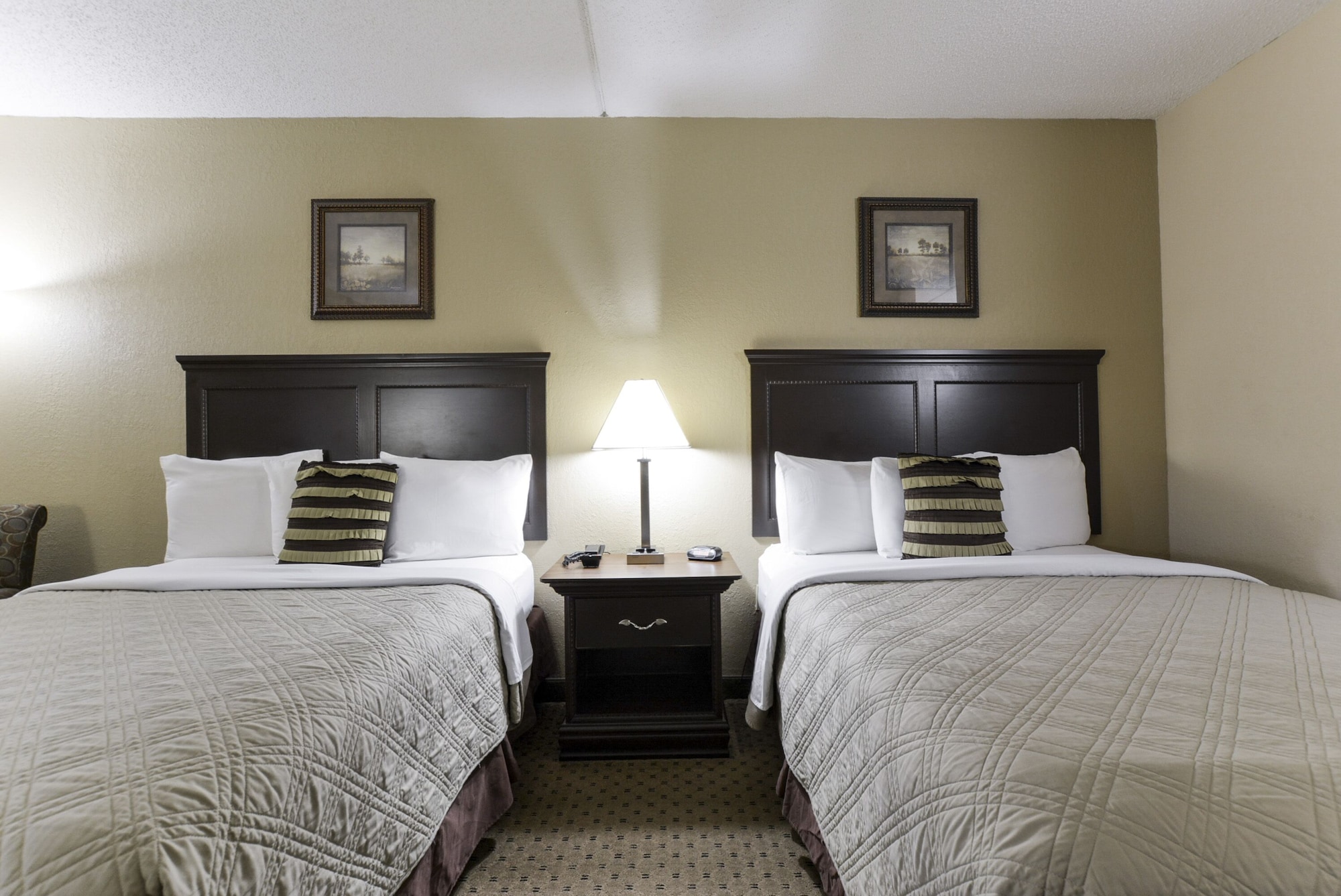DELUXE, 2 QUEEN BEDS