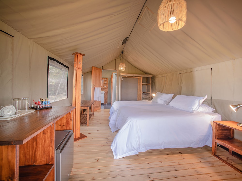 LUXURY, TENT