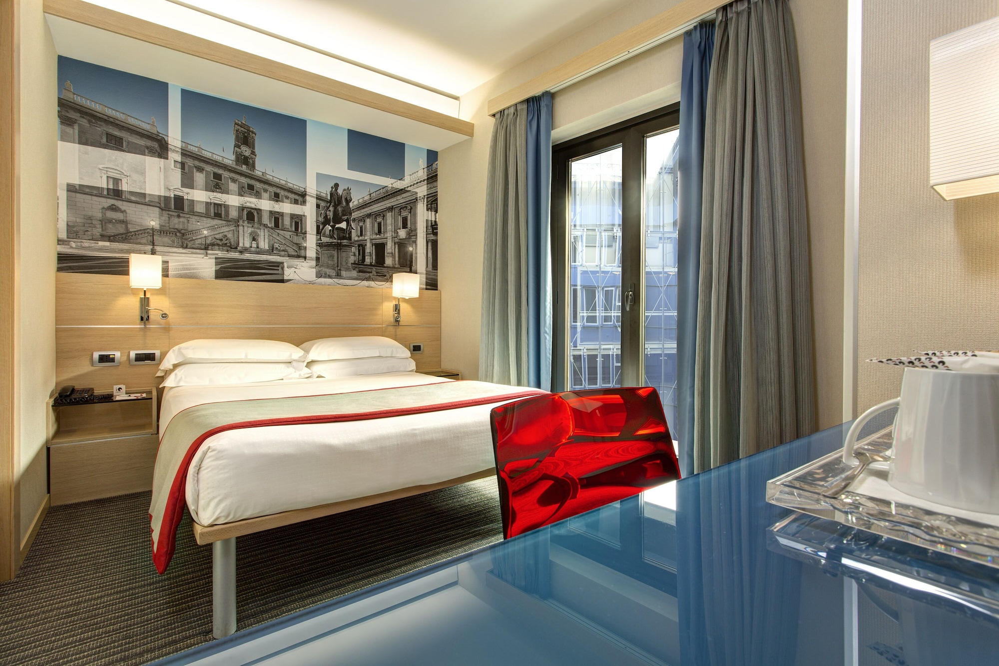 ROOM, DOUBLE BED, SMALL