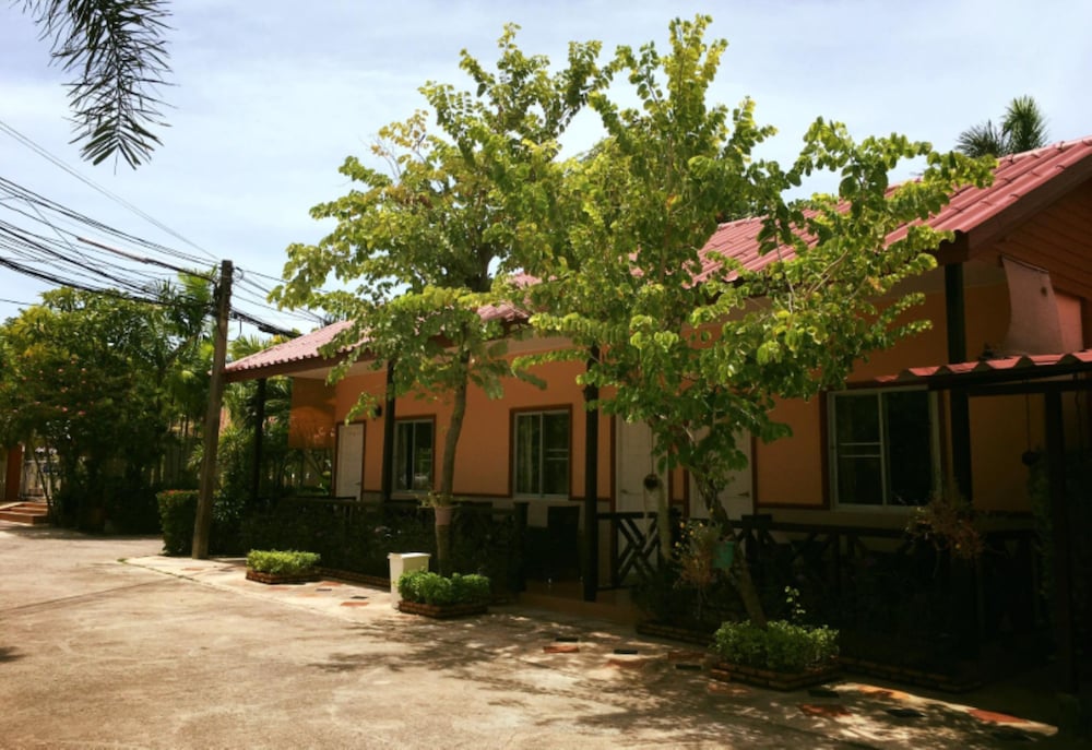 Busaba House 7/38
