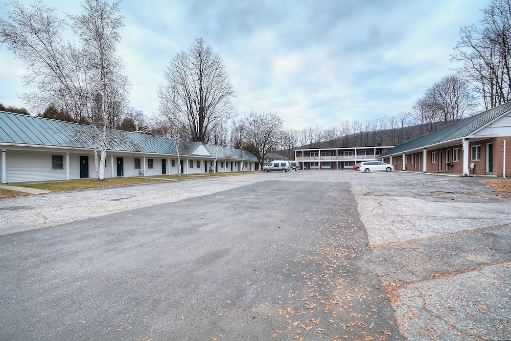 Colonial Motel And Spa 54/60