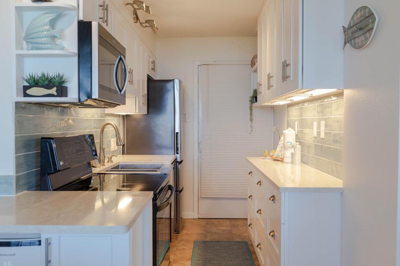 Islander East Condominiums 18/18