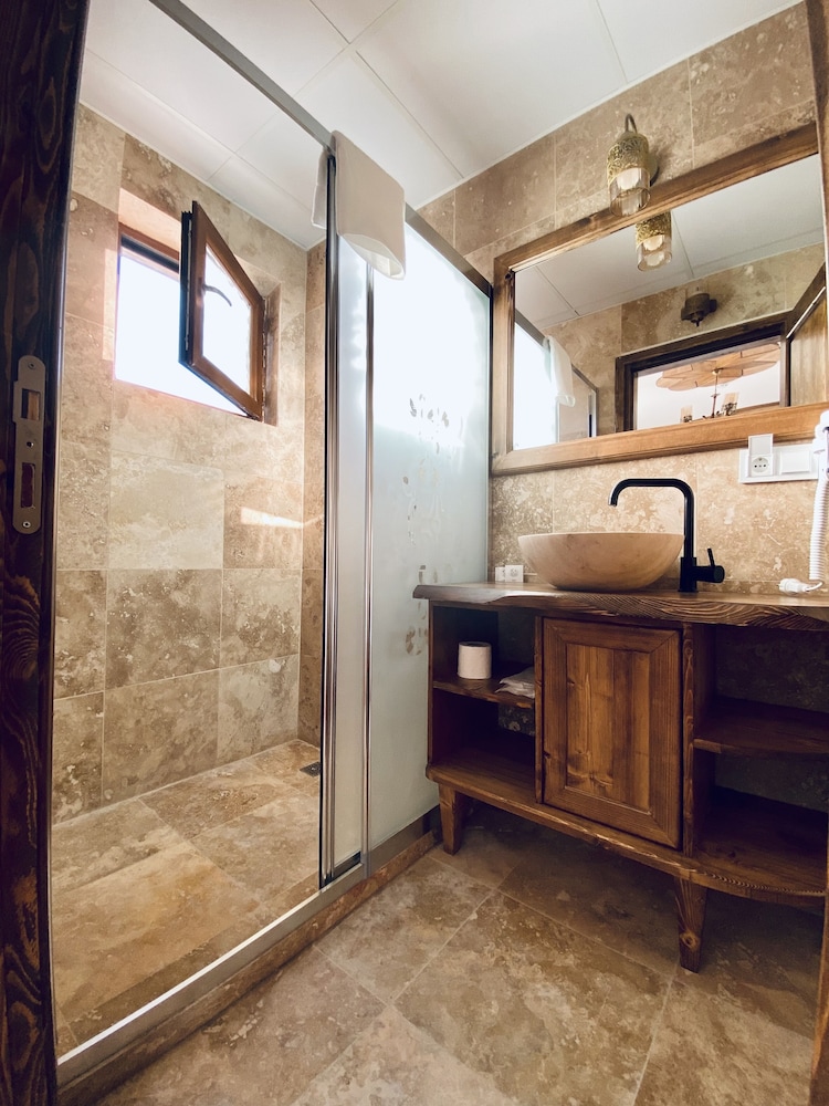 Pashahan Hotel 42/43