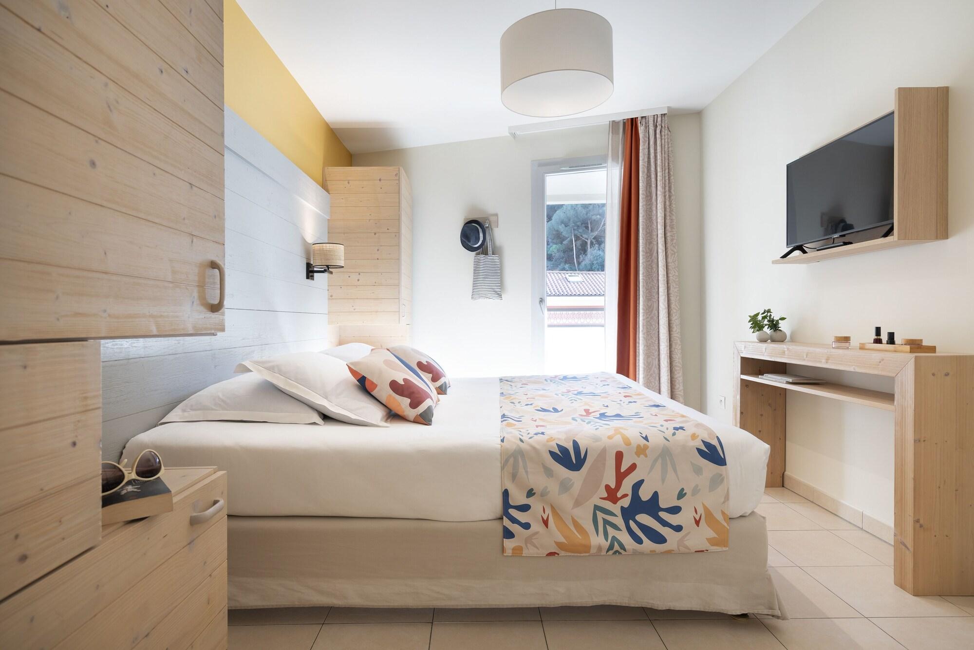 Renovated, 2 Bedrooms, Apartment, South View, Balcony