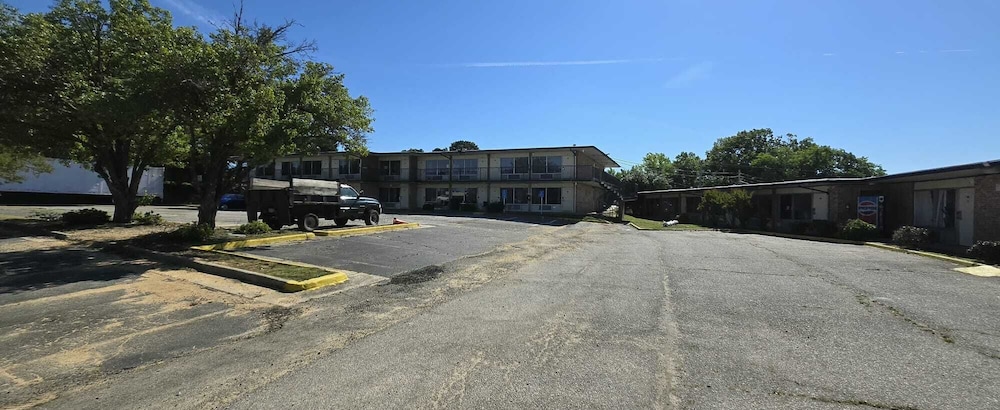 Riverside Inn & Suites by OYO Danville Ceaser Casino 57/68