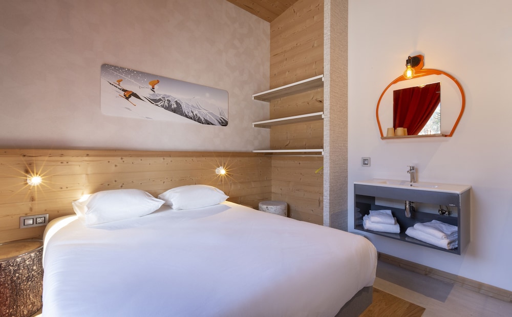 Base Camp Lodge 15/50