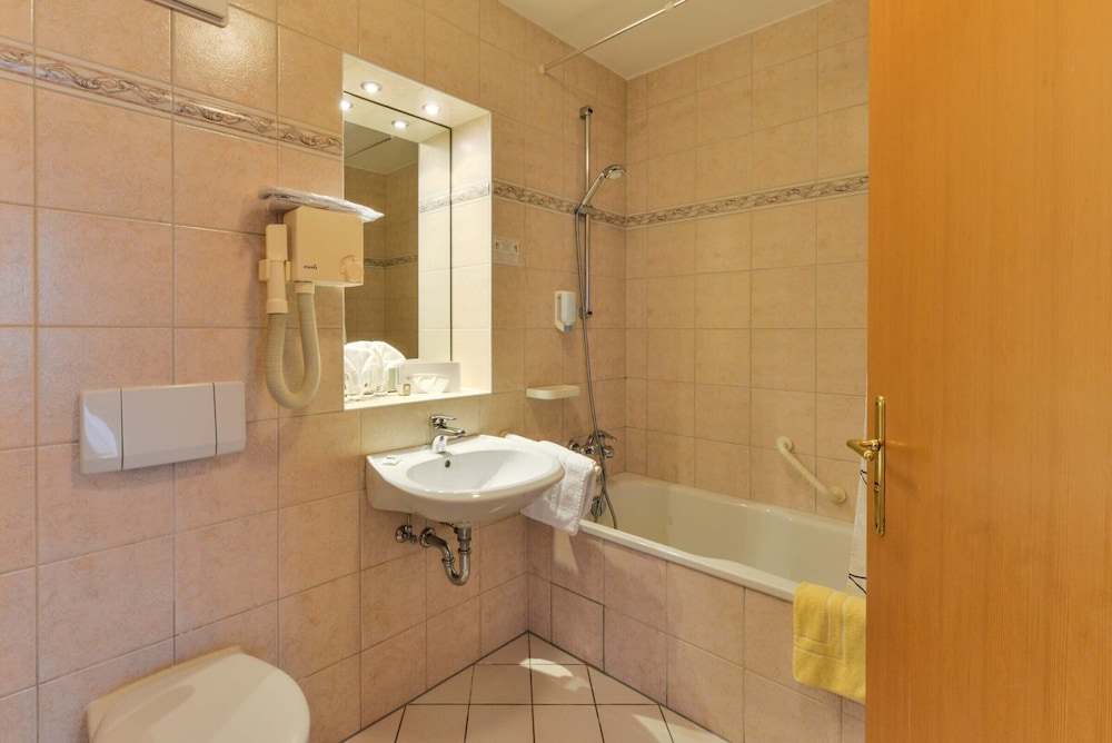 Landhotel Huber Am See 44/45