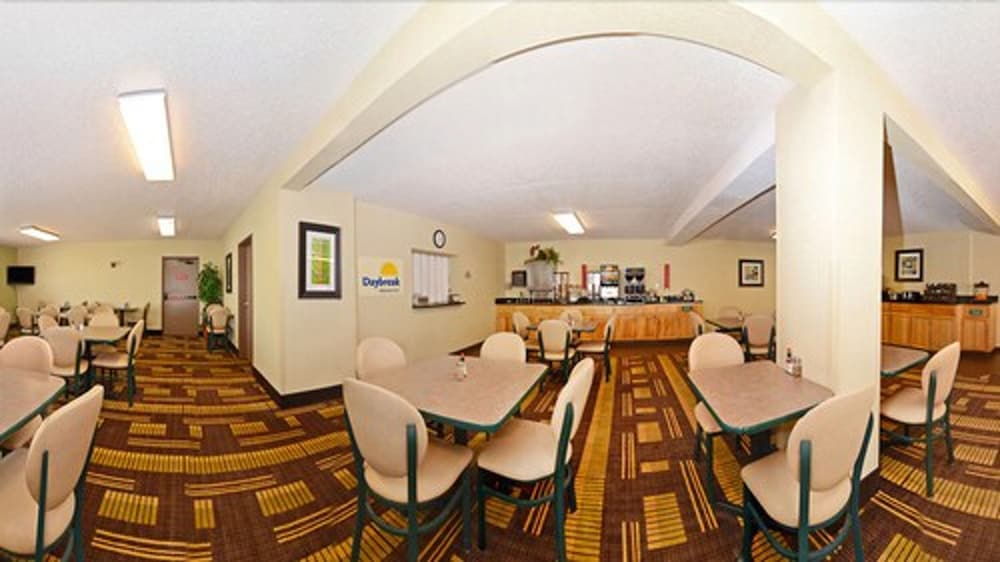 Days Inn by Wyndham Bismarck 24/32