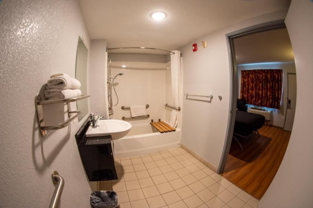 AMERICAS BEST VALUE INN 52/53
