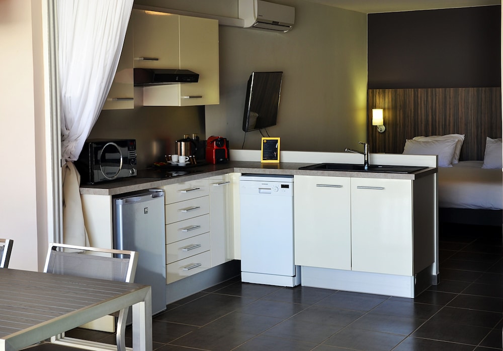 Eclipse Apartment 7/64