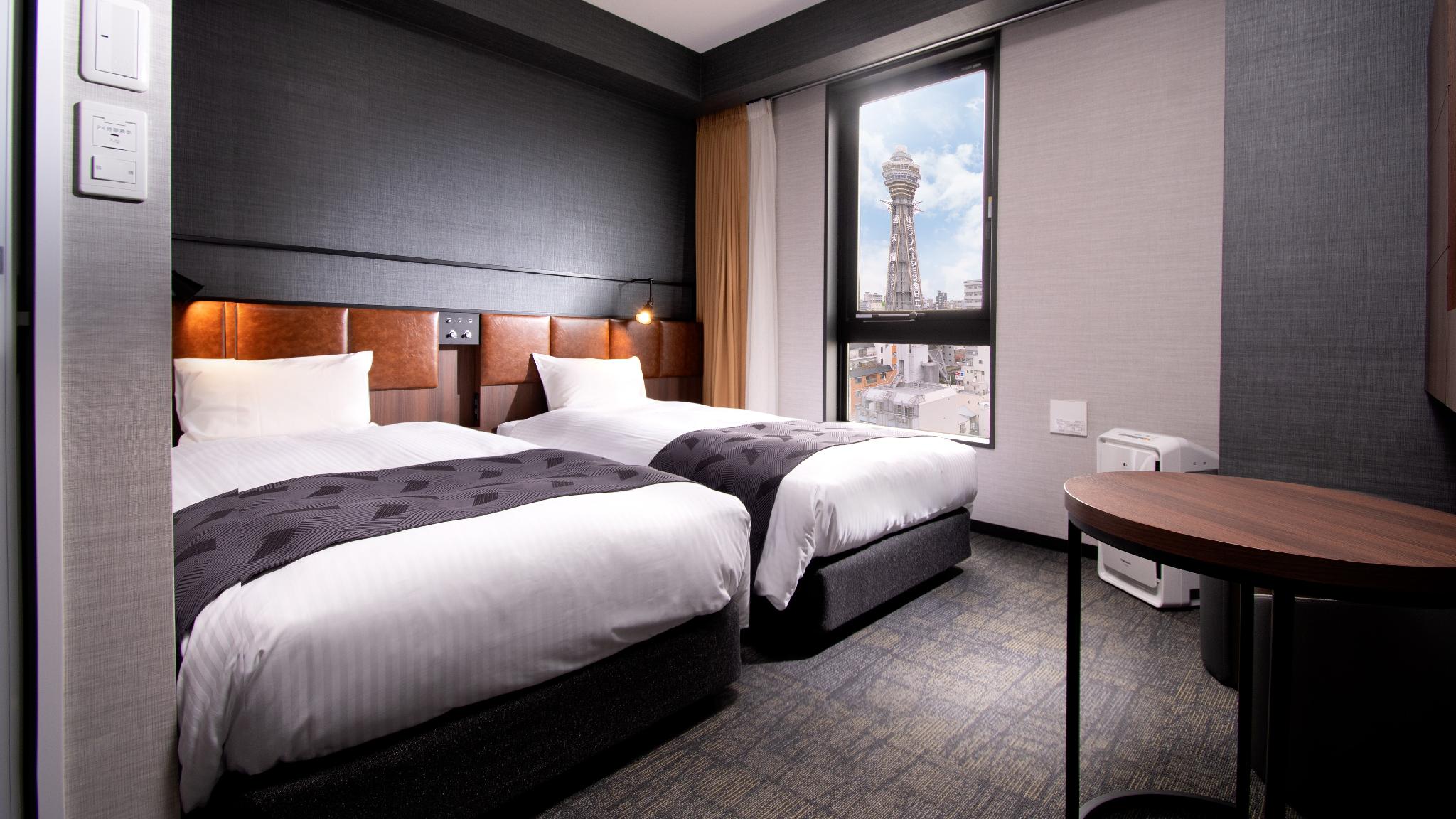 Deluxe, Twin Beds, Night View