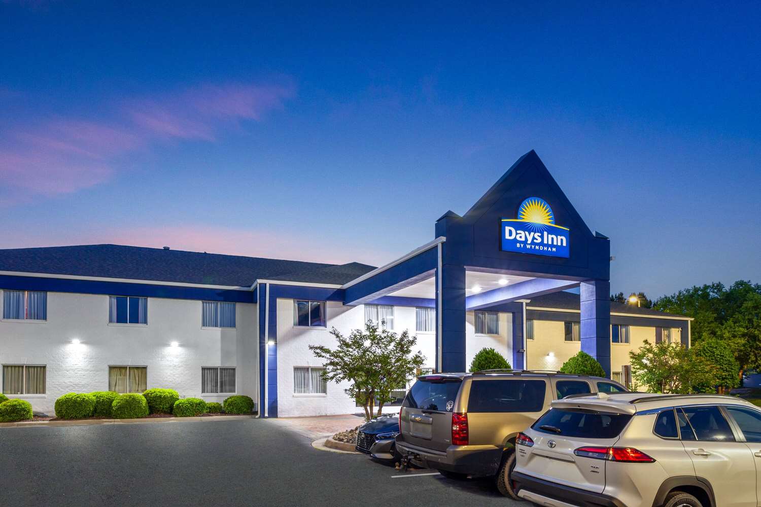 Days Inn & Suites by Wyndham Siler City 17/20