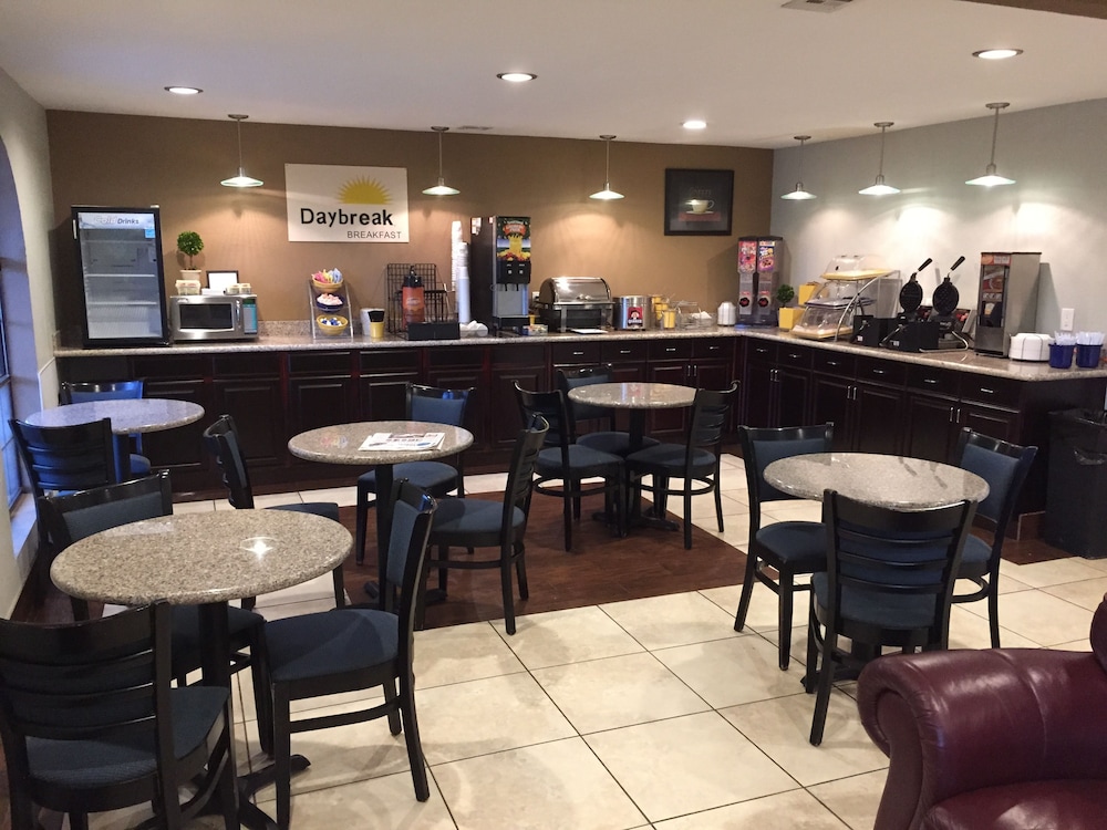Days Inn by Wyndham New Braunfels 26/33