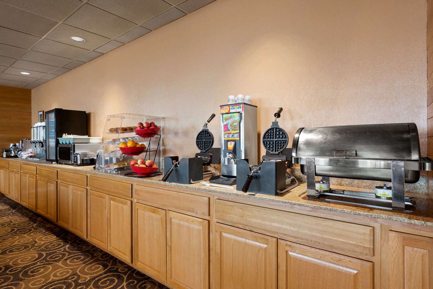 Ramada By Wyndham Bismarck 2/22