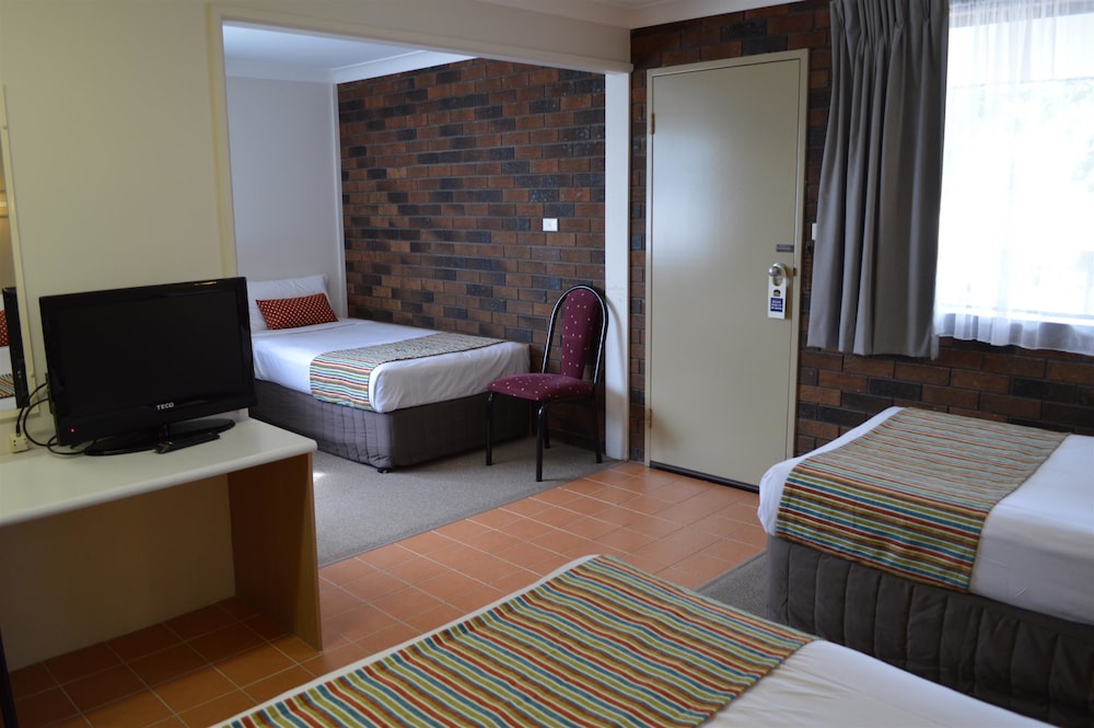 Best Western Parkside Motor Inn 12/33