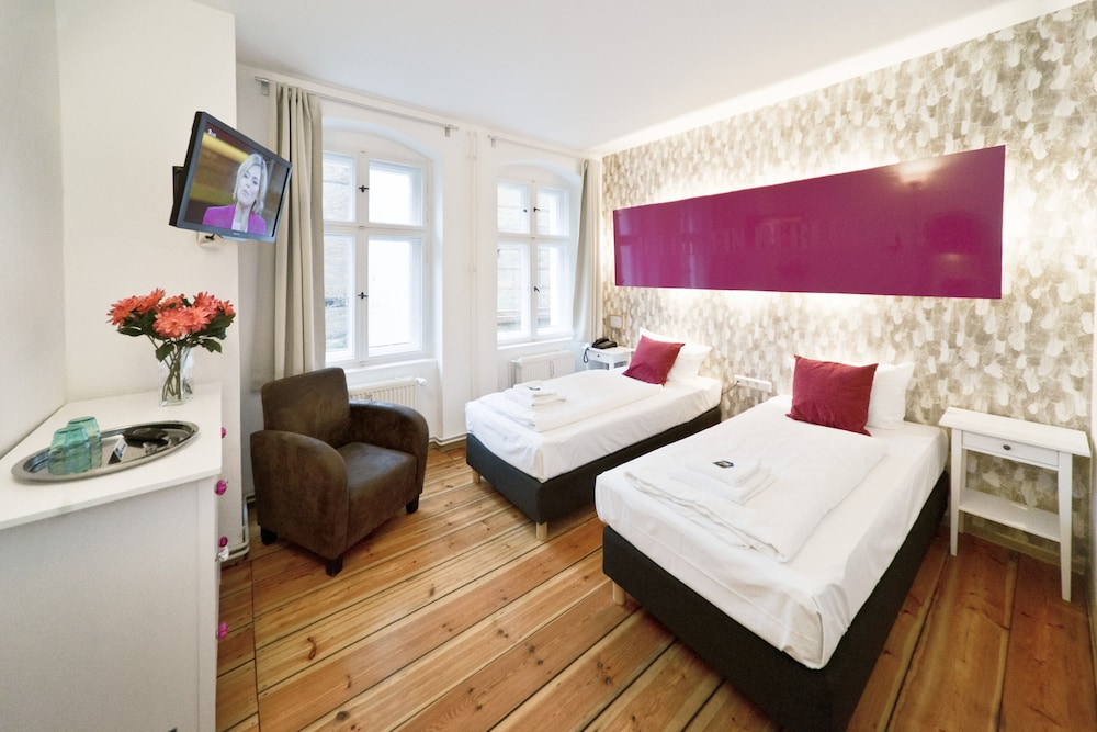 Old Town Hotel 23/72