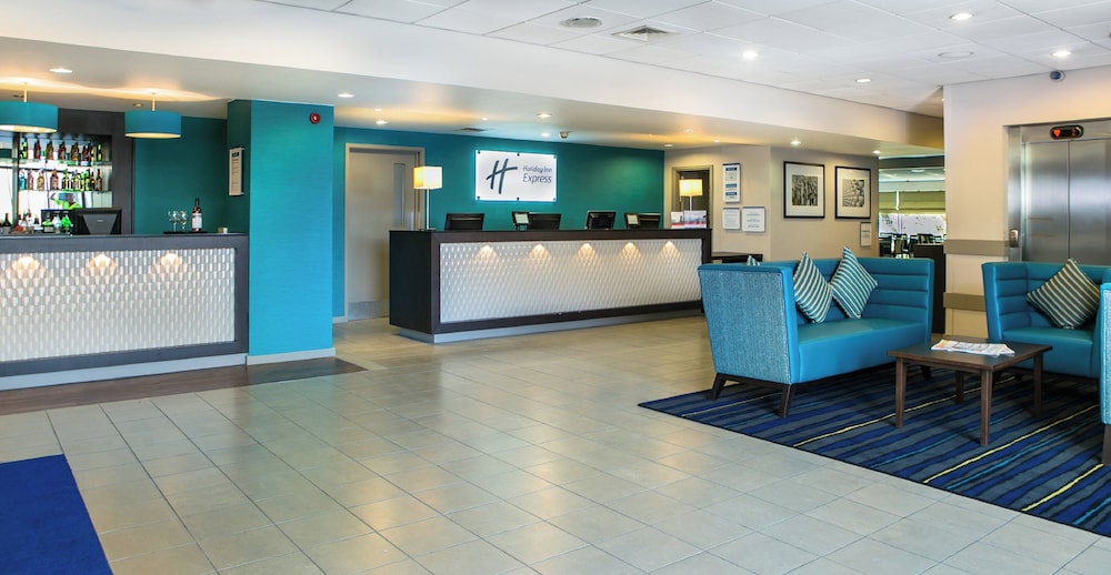 Holiday Inn Express Manchester Airport 13/74