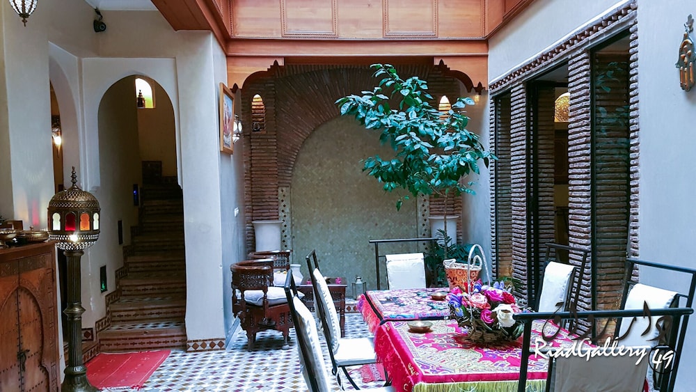 Riad Gallery 49 42/50