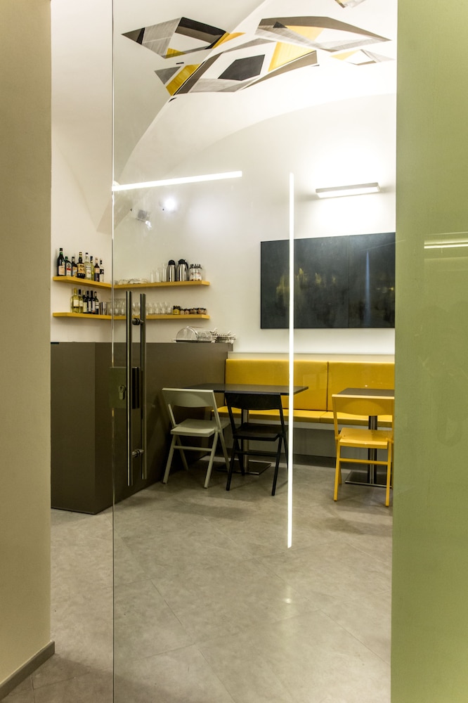 Little Italy Hostel 25/32