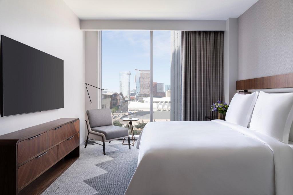 Four Seasons, Executive, Suite, King Bed
