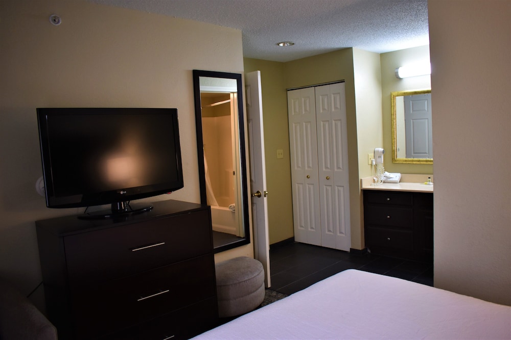 Staybridge Suites Cranbury-South Brunswick 32/75