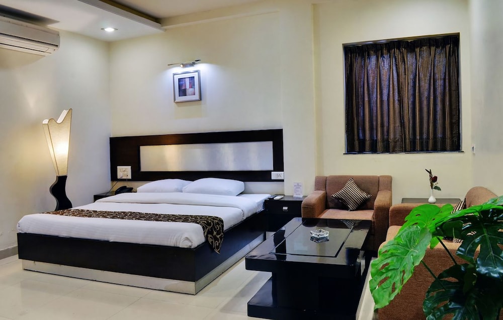 Regal Hotel 15/55