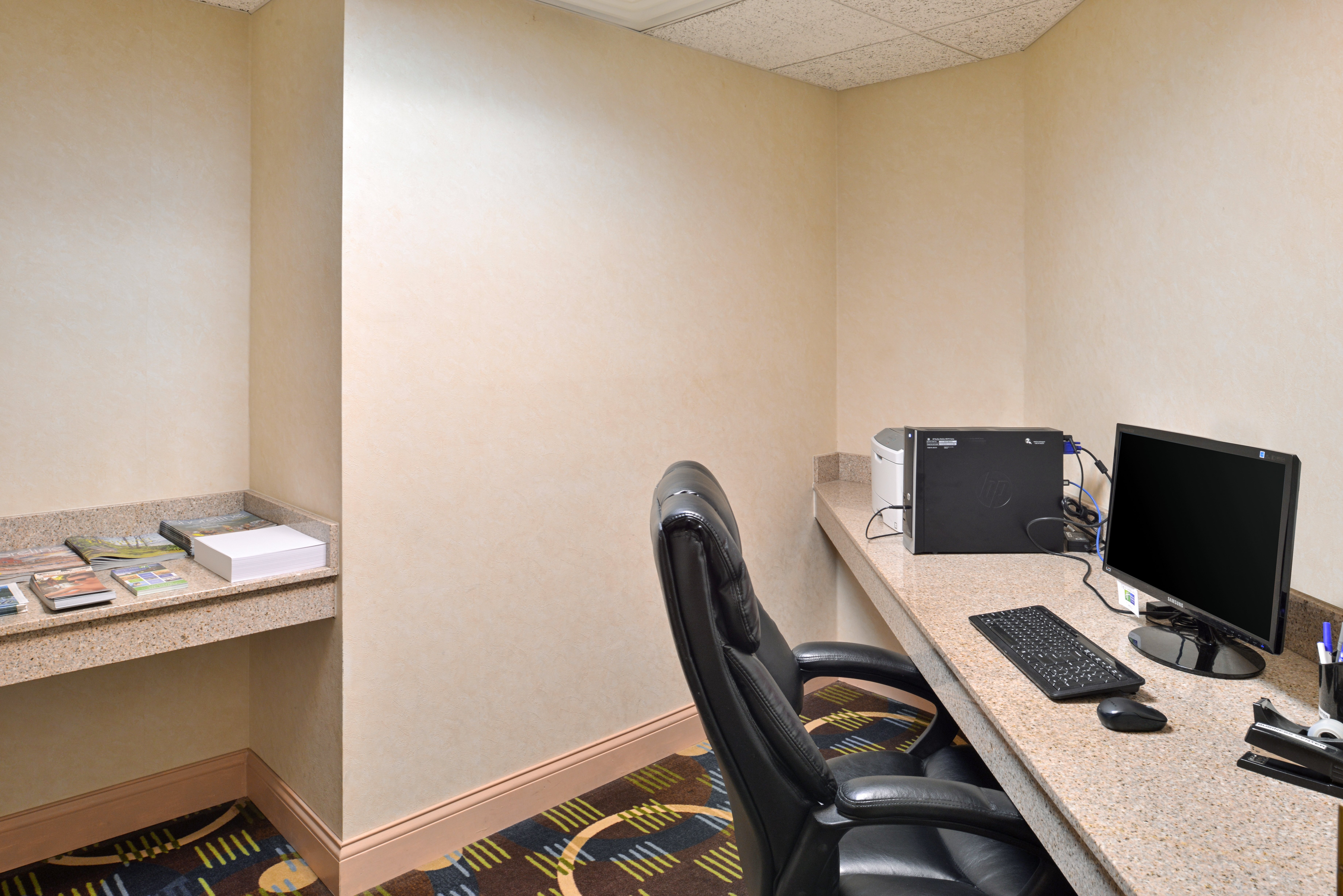 Holiday Inn Express Suites St Joseph 55/69