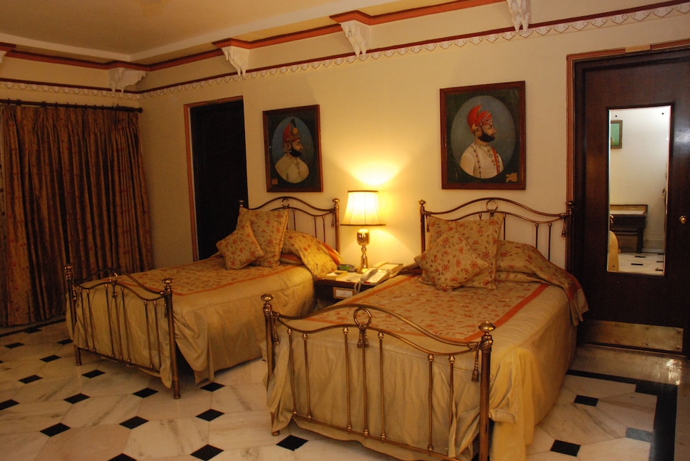 Shiv Niwas Palace 48/71