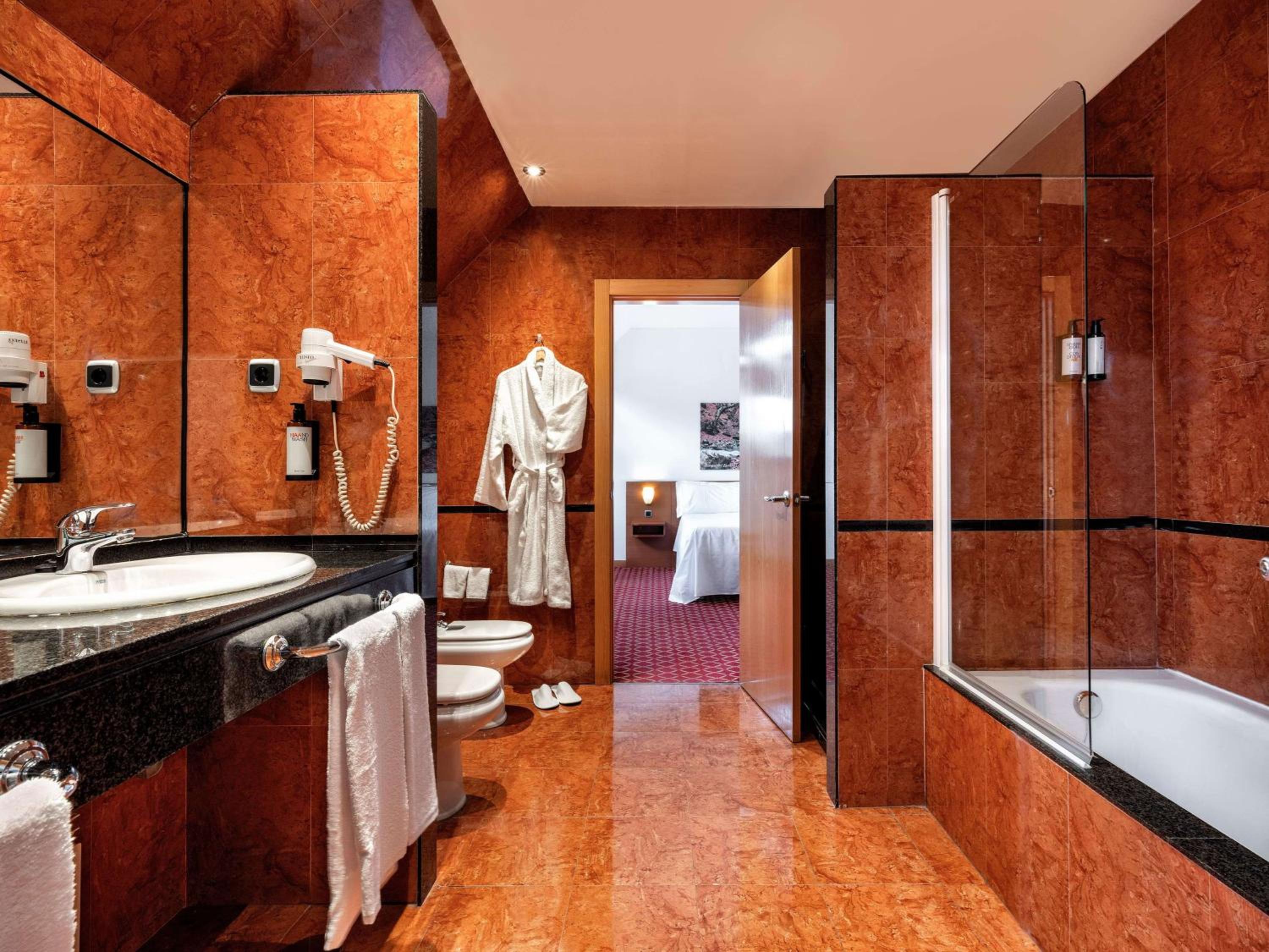 غرفة عائلية بسرير بطابقين وسرير كوين، Hotel Zentral Leon 4/5