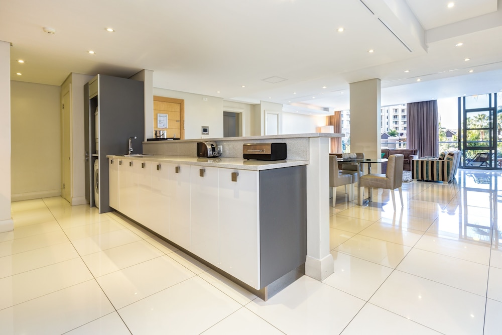 Lawhill Luxury Apartments 8/73