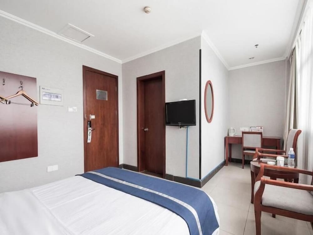 GreenTree Inn Changzhou Dinosaur City Qingyang North Road Business Hotel 7/40