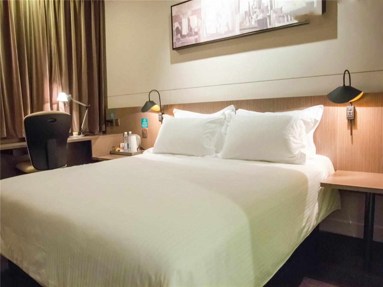 Semi Room, Superior, Suite, 1 Queen and 1 Semi Double Bed, with View