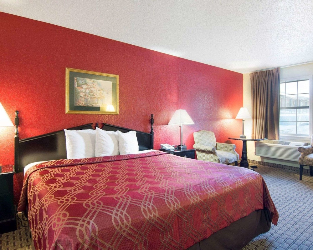 Econo Lodge Pine Bluff AR 14/35
