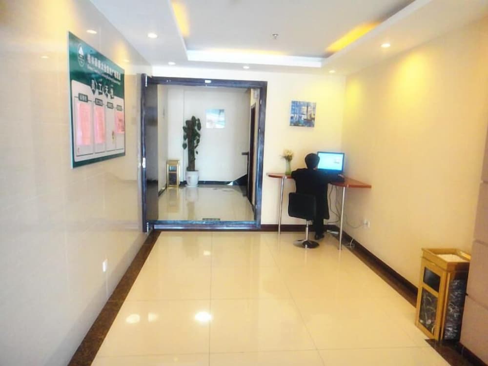 Greentree Inn Suzhou Taicang Baolong Square Express Hotel 47/53